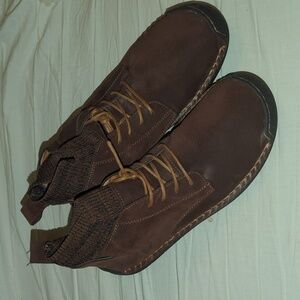 Moccasin-style Chukka Boots Size 9